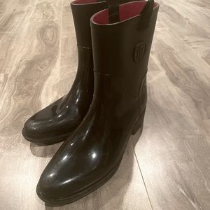 TOMMY HILFIGER RAIN BOOTS